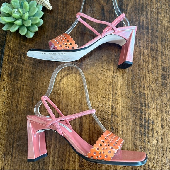 Ann Marino | Vintage Y2K Heeled Slingback Sandals with Die-cut Detail - Picture 2 of 8